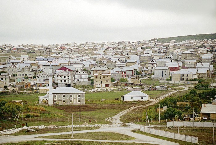Foto: Atis Klimovičs. Diena. Krimas tatāru uzceltais ciems Fontani Simferopoles nomalē. 2000. gads