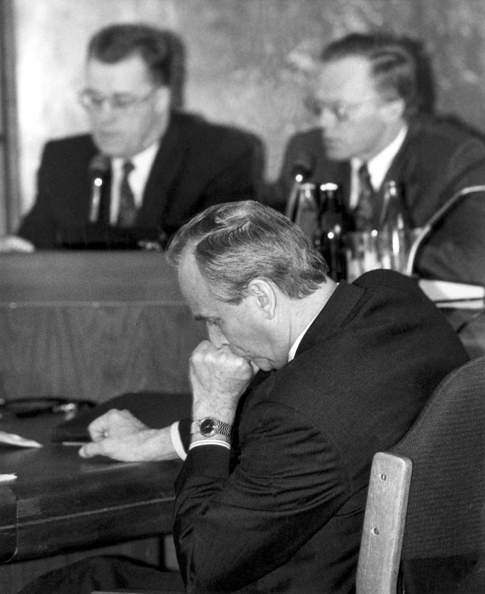 Georgs Andrejevs atzīstas par sadarbošanos ar VDK. 1994. gada 28. maijs. (Foto - Uldis Briedis )