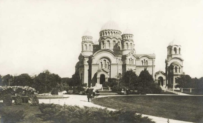 Pareizticīgo katedrāle, 1876-1884, arhitekts R. Pflūgs (Fotogrāfs nezināms. No Latvijas akadēmiskās bibliotēkas Rokrakstu un reto grāmatu nodaļas fondiem)