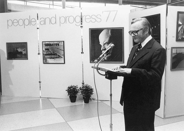 Būdams ANO darbinieks, Lešinskis veica arī Krievu grāmatu kluba priekšsēdētāja funkcijas. Te viņš redzams, sakot runu PSRS izdoto grāmatu izstādes atklāšanā. (Foto no Ievas Lešinskas personiskā arhīva)