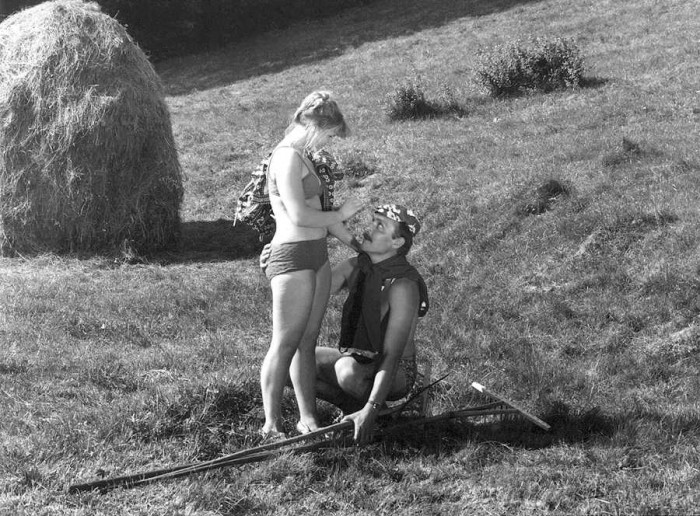 Kadrs no Jāņa Streiča filmas Limuzīns Jāņu nakts krāsā, 1981 (Foto no Latvijas kino muzeja arhīva)