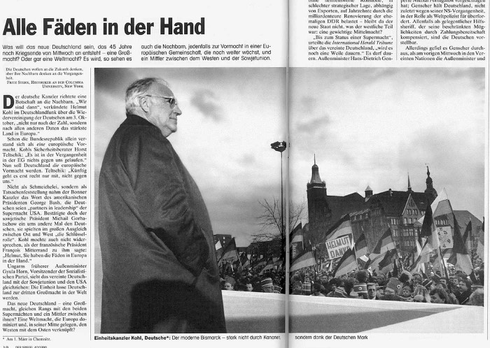 Helmūts Kols  Der Spiegel lappusēs pirms 15 gadiem: visi pavedieni vēl varenā kanclera rokās. (Foto: EPA/AFI)