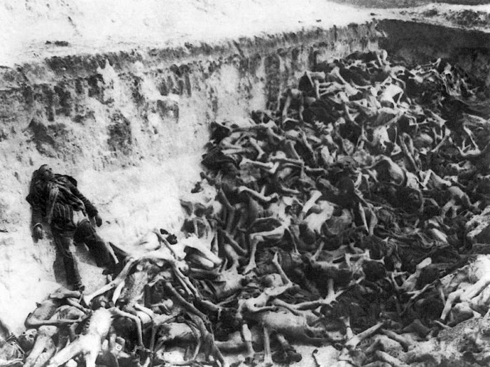 Belzenes nāves nometnes upuri, 1945 (Foto: Hulton Getty)