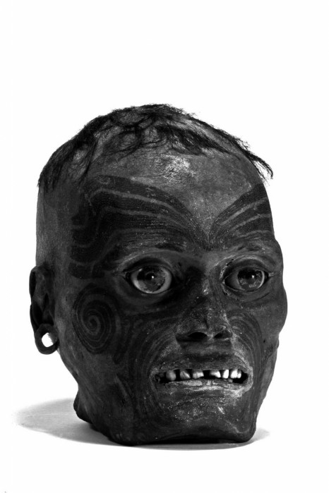 Mumificēta 35-50 gadus veca tetovēta maoru vīrieša galva. (Foto: Reiss-Engelhorn-Museen, Jean Christen)