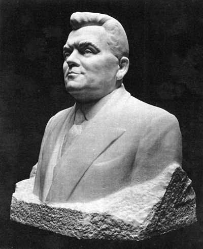 Burkarda Dzeņa marmorā veidotais Ulmanis (Foto no žurnāla Atpūta, 1938, nr. 785)